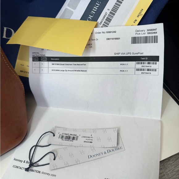 ✨ Dooney & Bourke Small Gretchen Tote in Natural/Tan ✨ - Picture 3 of 12